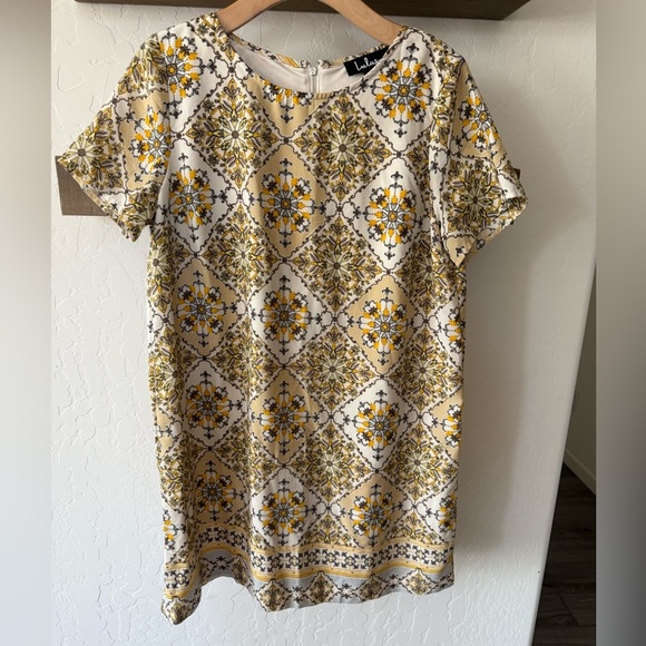 Lulu's|Dandy lion short sleeve patterned shift dress in mustard yellow•••boho - Picture 5 of 14